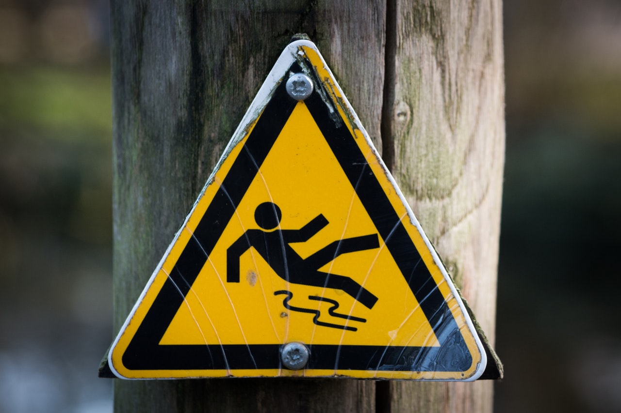 a sign that can prevent slip and fall accidents